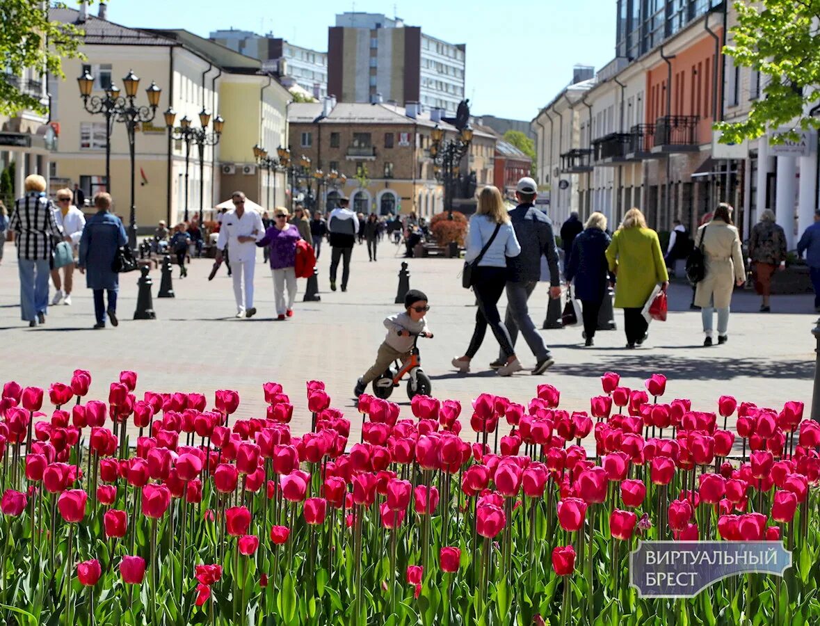Брест в мае. Май в городе фото. парк 1 мая брест. семей майские город. первомайские праздники в 2025 году.