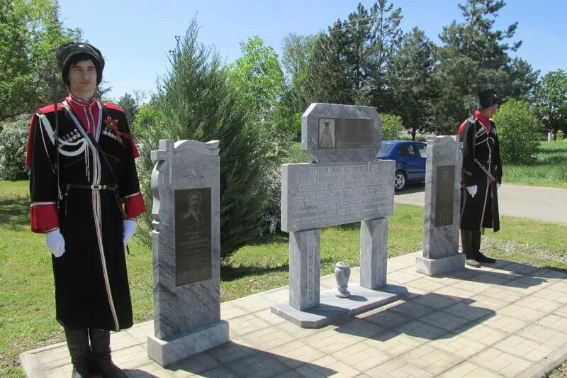 памятники в станице новосергиевской крыловского района. октябрьская крыловский район. аллея славы станица крыловская. прогноз погоды на два месяца. погода на месяц крыловской краснодарский край.