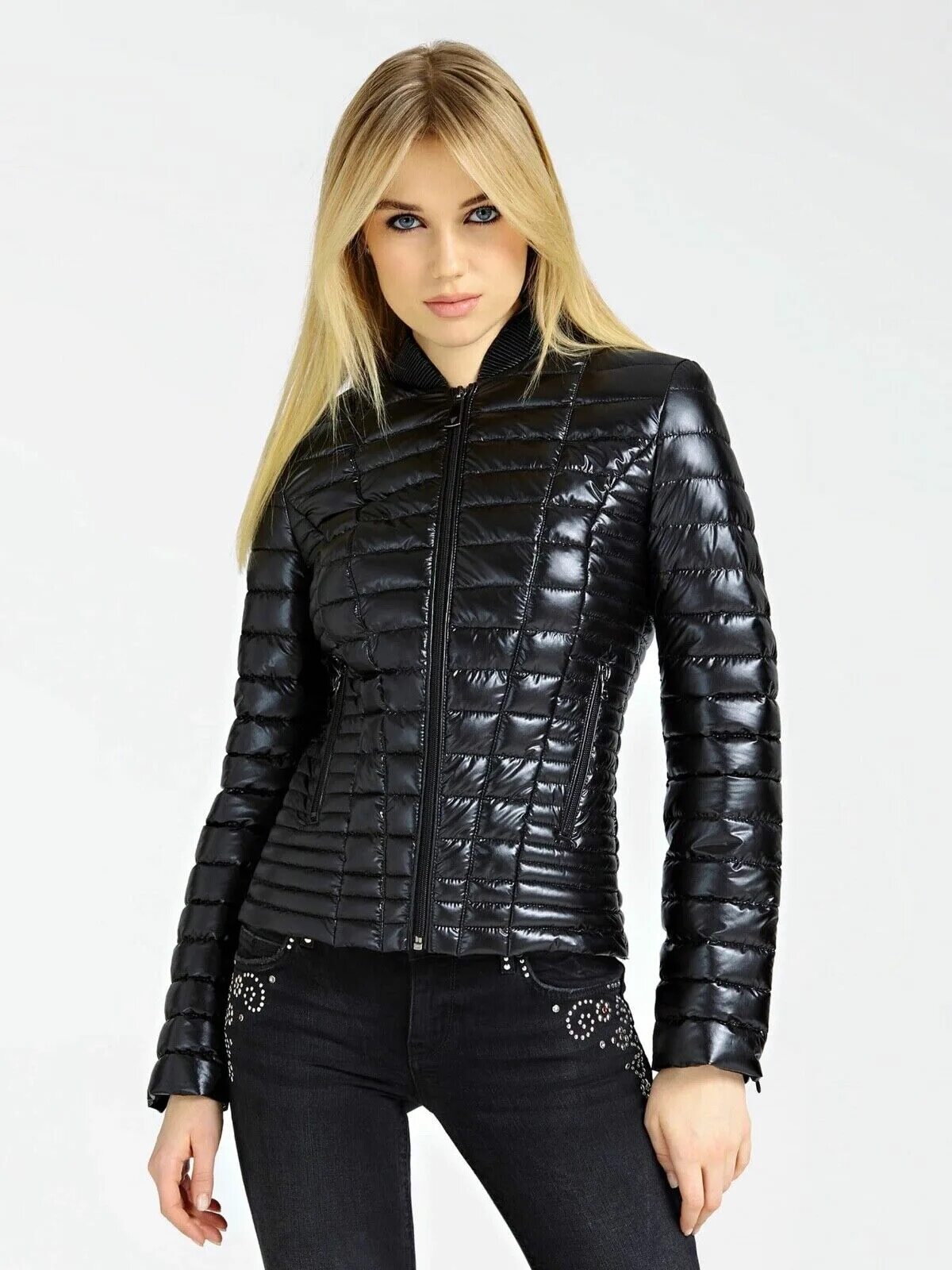 Черная куртка с поясом. Куртка guess женская 2024. Куртка guess Hertables. Guess Angela long Puffer Jacket. Кожанка guess.