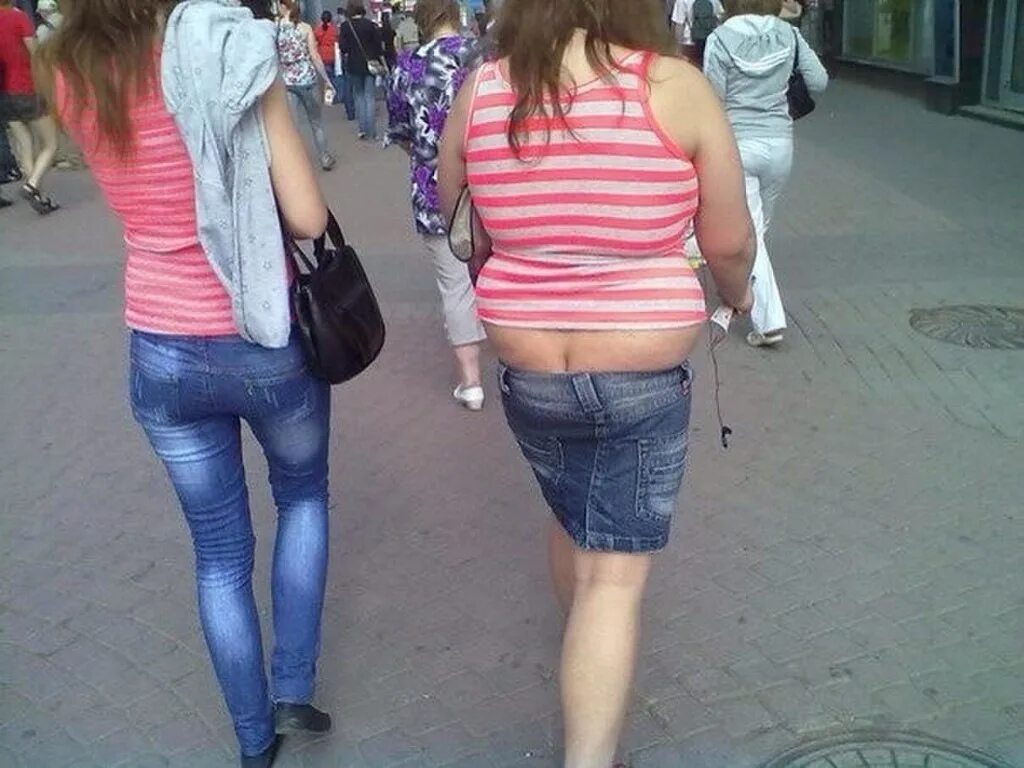 Натянутые шорты. Смешные джинсы. Жирные девушки в шортах. Жирные женщины в джинсах.