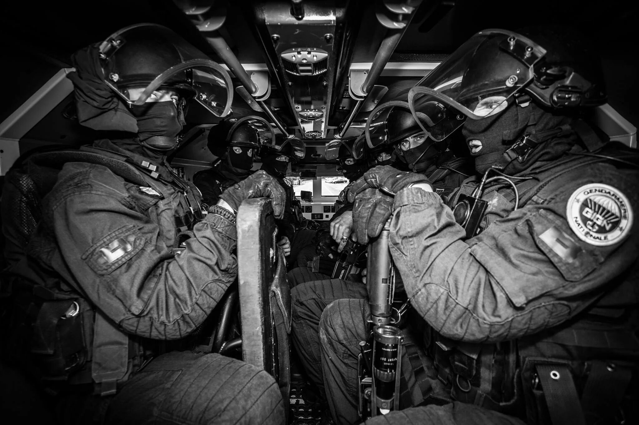 Сас в медицине. GIGN Special Forces. GIGN спецназ. GIGN штурм самолета. SAS спецназ.