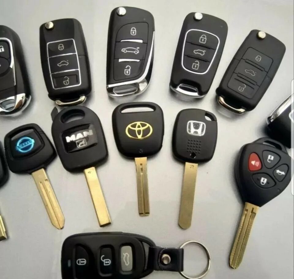 Ключ для автомобиля. Ключ автомобильный. Ключи от автомобиля. Изготовление автомобильных ключей. Красивые ключи авто.