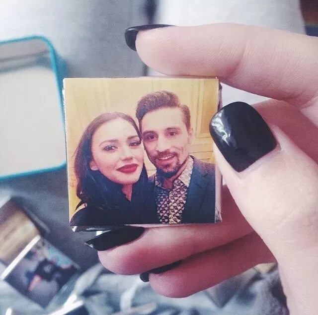 Что подарить певцу. Необычный подарок кумиру. Идеи подарков кумиру. Филипп киркоров и поклонницы. Подарок кумиру.