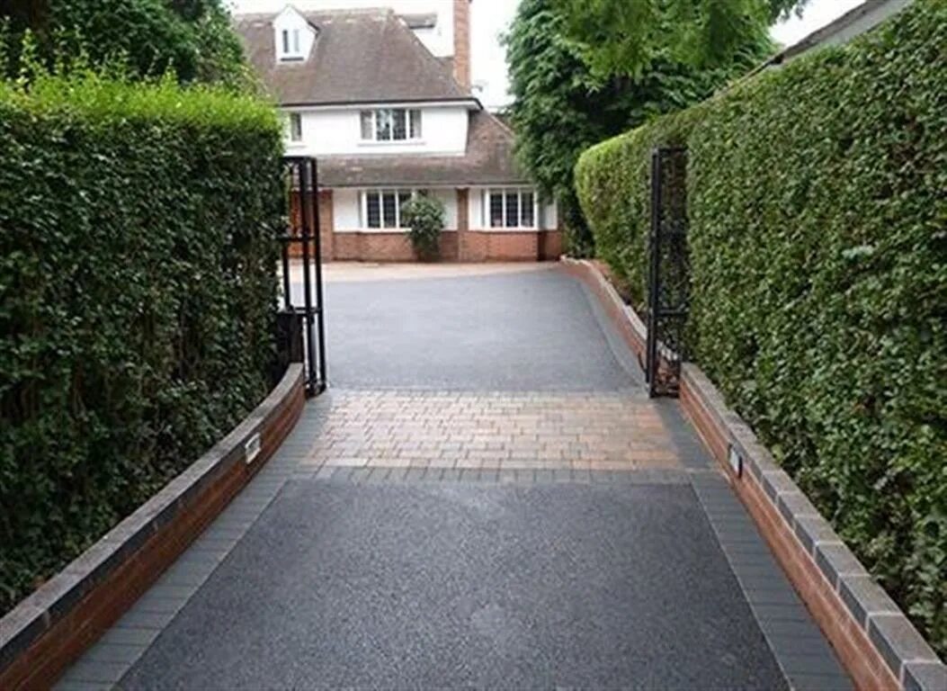 Подросток дороги к дому. Дорожка к дому. подъездная дорожка к дому. асфальт перед домом. озеленение тротуаров.