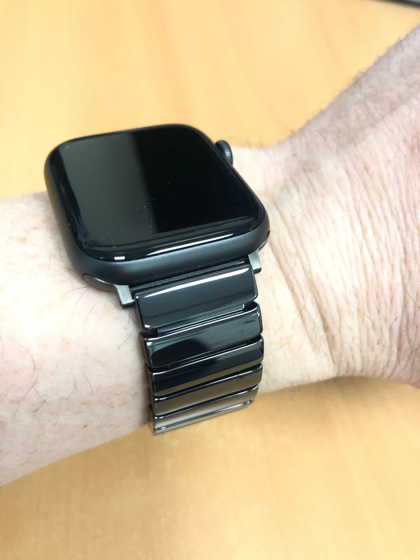 Apple watch lyambda. ремешок для apple watch lyambda. Apple watch lyambda. силиконовый ремешок для apple watch 42/44 mm lyambda altair ds-aps08-44-bk black. кожаный ремешок lyambda в два оборота для apple watch 42/44 mm meridiana lwa-01-44-rd red.