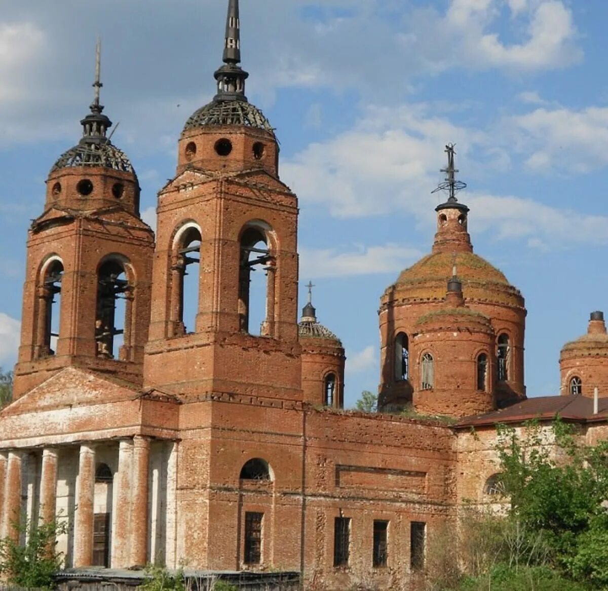 Сфр тамбовской области. Храм в селе Гагарино Пичаевский район. Церковь Гагарино Тамбовская область. Храм Воскресения Христова в селе Гагарино. Храм Воскресения Христова в Тамбовской области.