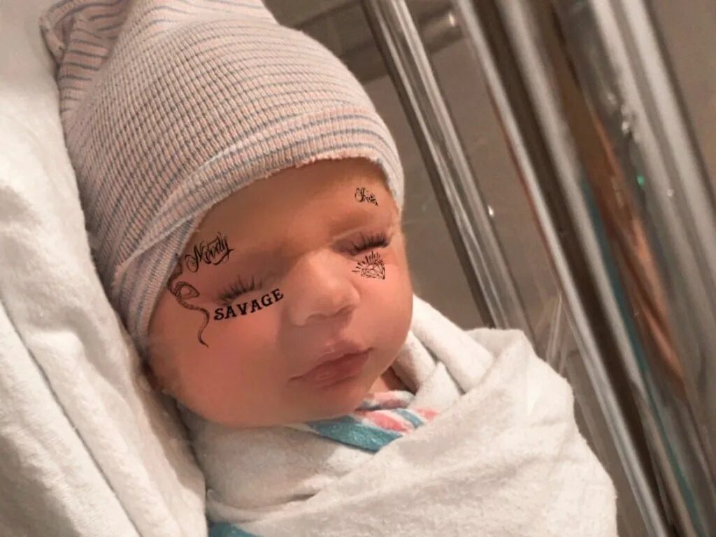 Ребенок илона маска и граймс. Сын граймс и илона маска. Илон маск и граймс ребенок. Как илон назвал ребенка. Как илон назвал ребенка.