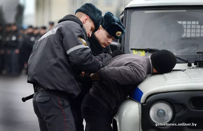 полиция опрашивает. помощь полиции. полиция и граждане. помощь граждан полиции. полиция и граждане.