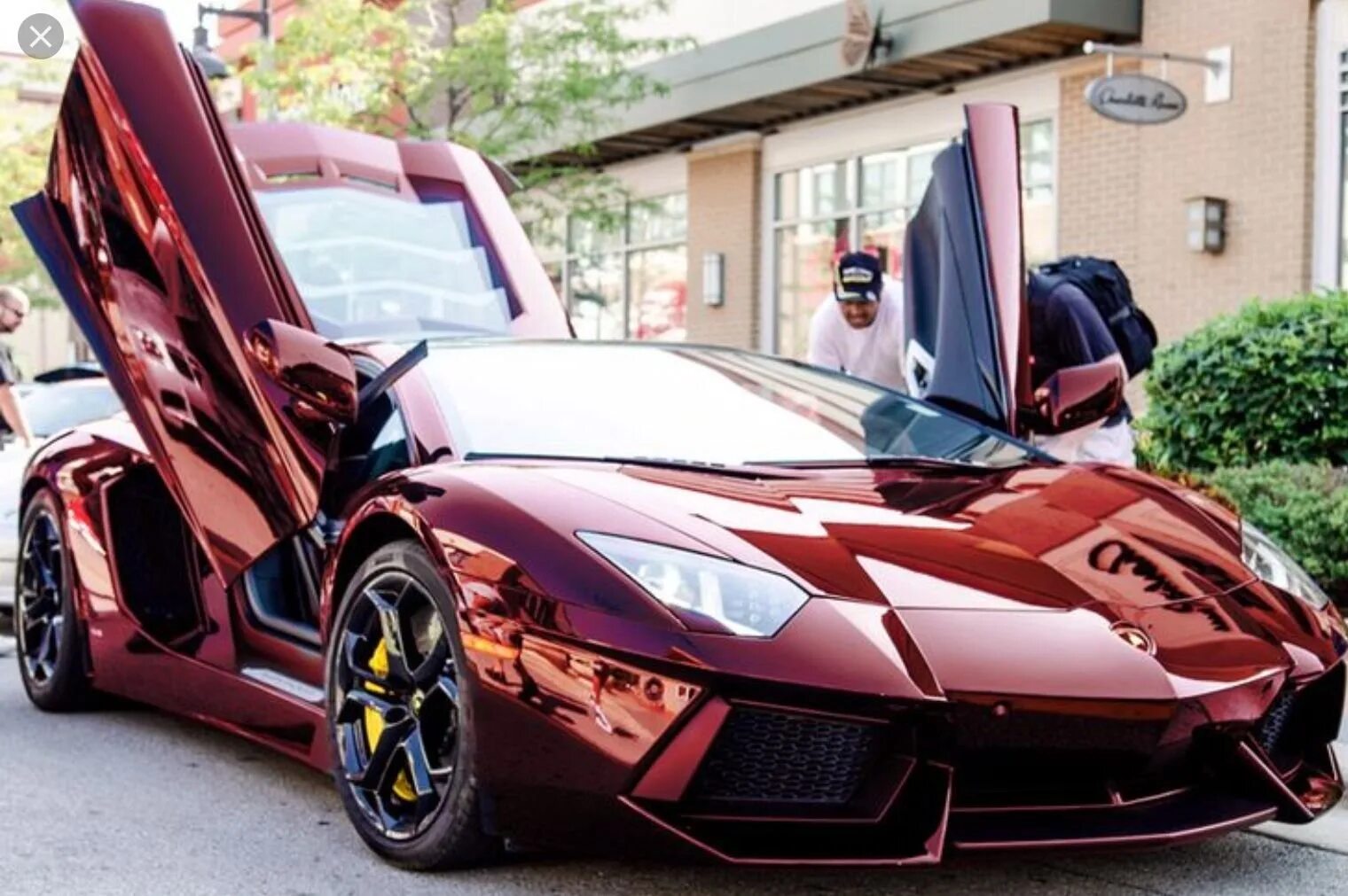 Покажи крутые фотки. Lamborghini Aventador lp700-4 фиолетовый. Ламборгини авентадор вишневый. Ламборгини авентадор цвета. Ламборгини авентадор вишневого цвета.