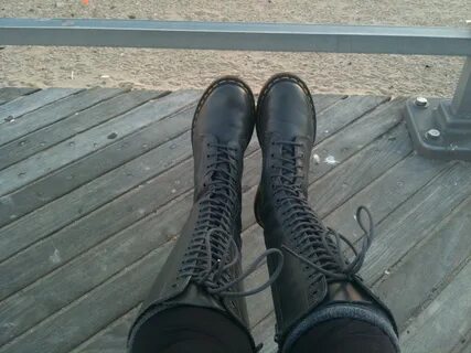 Boot hole