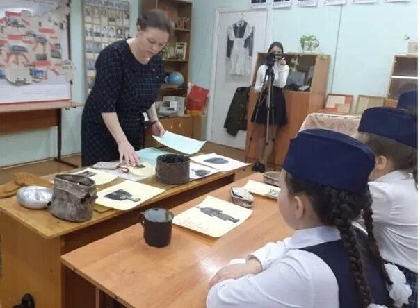 Кружок краевед. Краеведческий кружок. Кружок краеведение. Краеведческие кружки. Краеведческий кружок название.