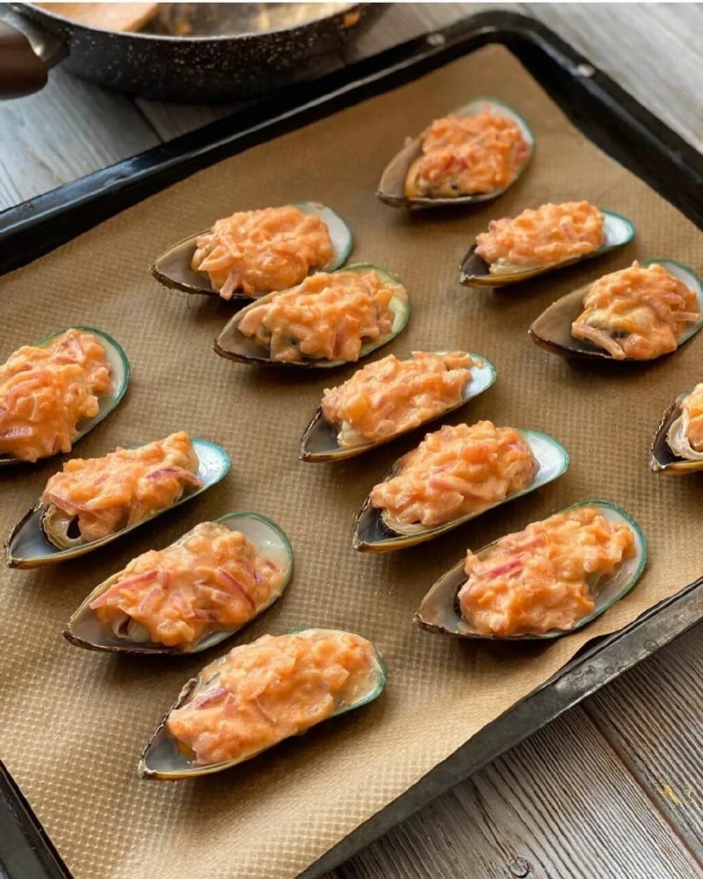 Как готовить мидии в раковине. Как готовить мидии в раковине. Черноморские мидии в белом вине. Мидии дары моря. Как готовить мидии в раковине.