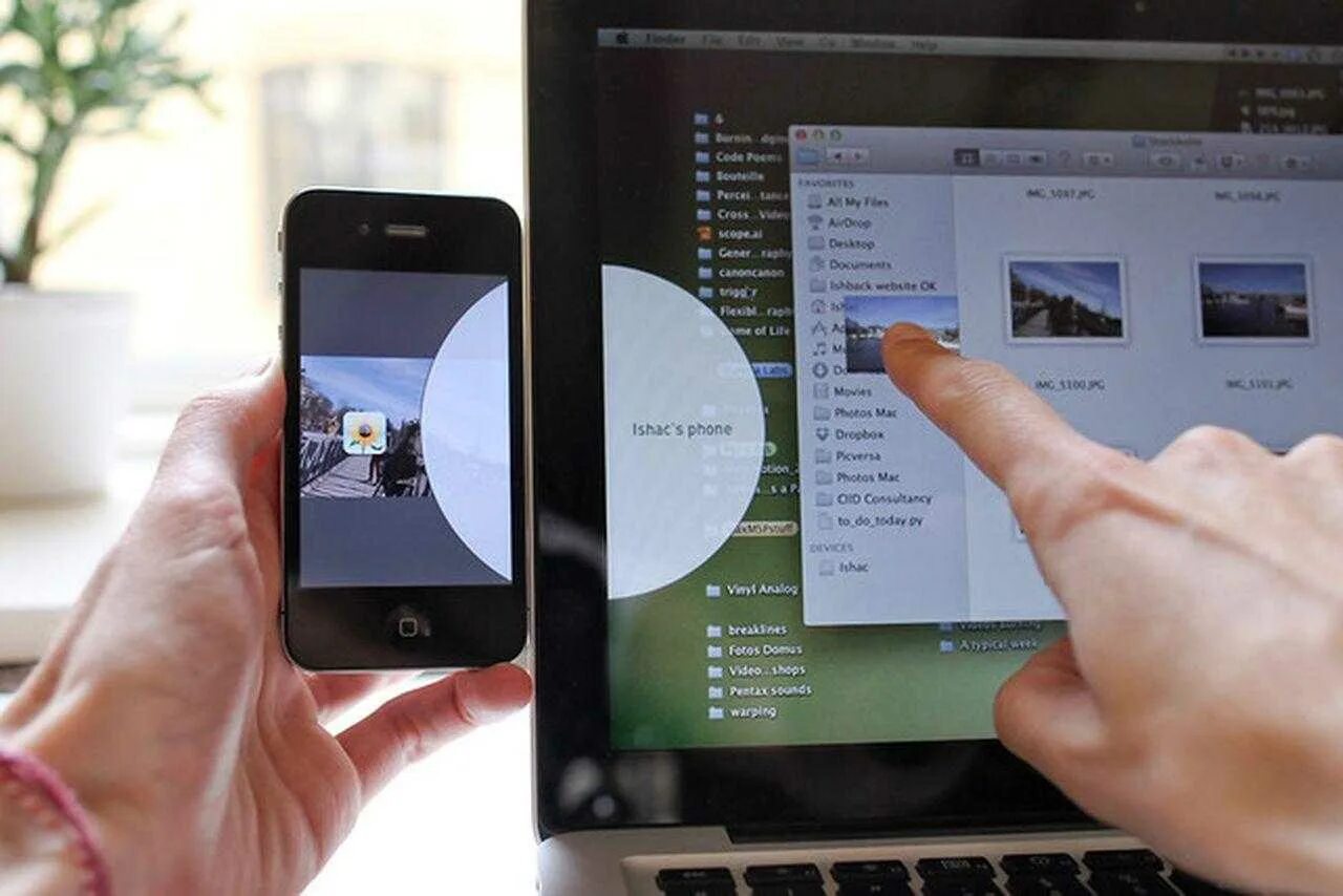Передача фото с телефона на компьютер. Передать с телефона на планшет. Телефон планшет. Передача фото с айфона на компьютер. Как передавать на экран ноутбука
