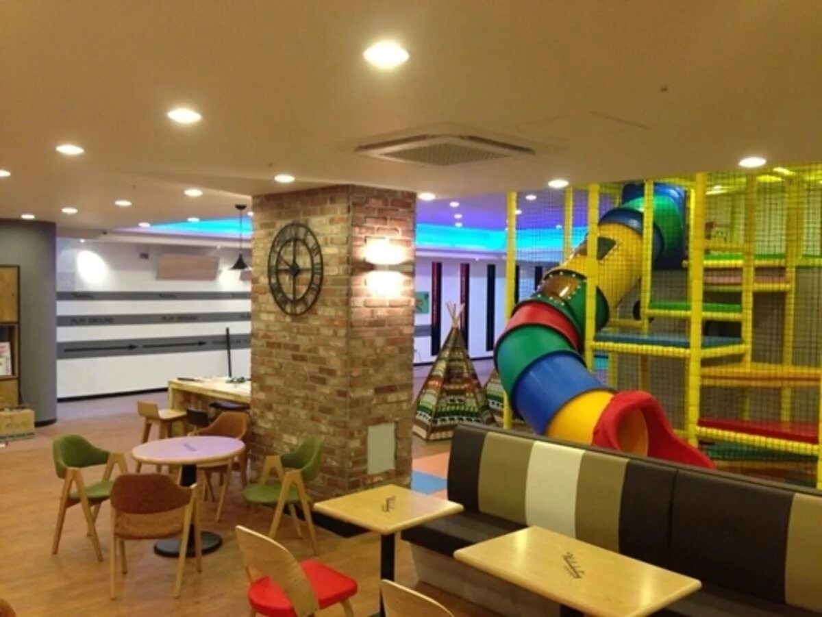 Развлекательный центр с кафе для детей. Семейный ужин в кафе. Вэйпарк космик детский центр. Семейное кафе с детской комнатой. Оборудование для детского кафе.
