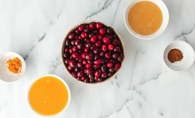 Клюквенный морс с медом. Клюква с медом от давления. Медовый с клюквой. Клюква с медом фото. Клюква с медом полезность.