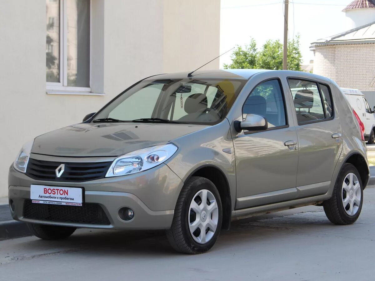 Renault sandero 1 поколение. Renault Sandero 1. Рено сандеро1прколения. Рено Сандеро 2 поколения.