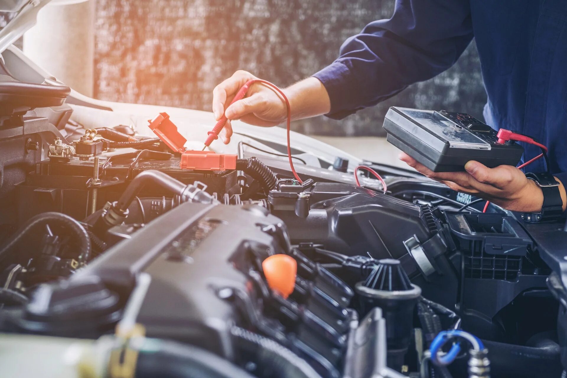 Диагностика автомобиля в тольятти. Автоэлектрика автомобиля. mechanics. диагностирование автомобиля. автодиагностика электрооборудования автомобиля.