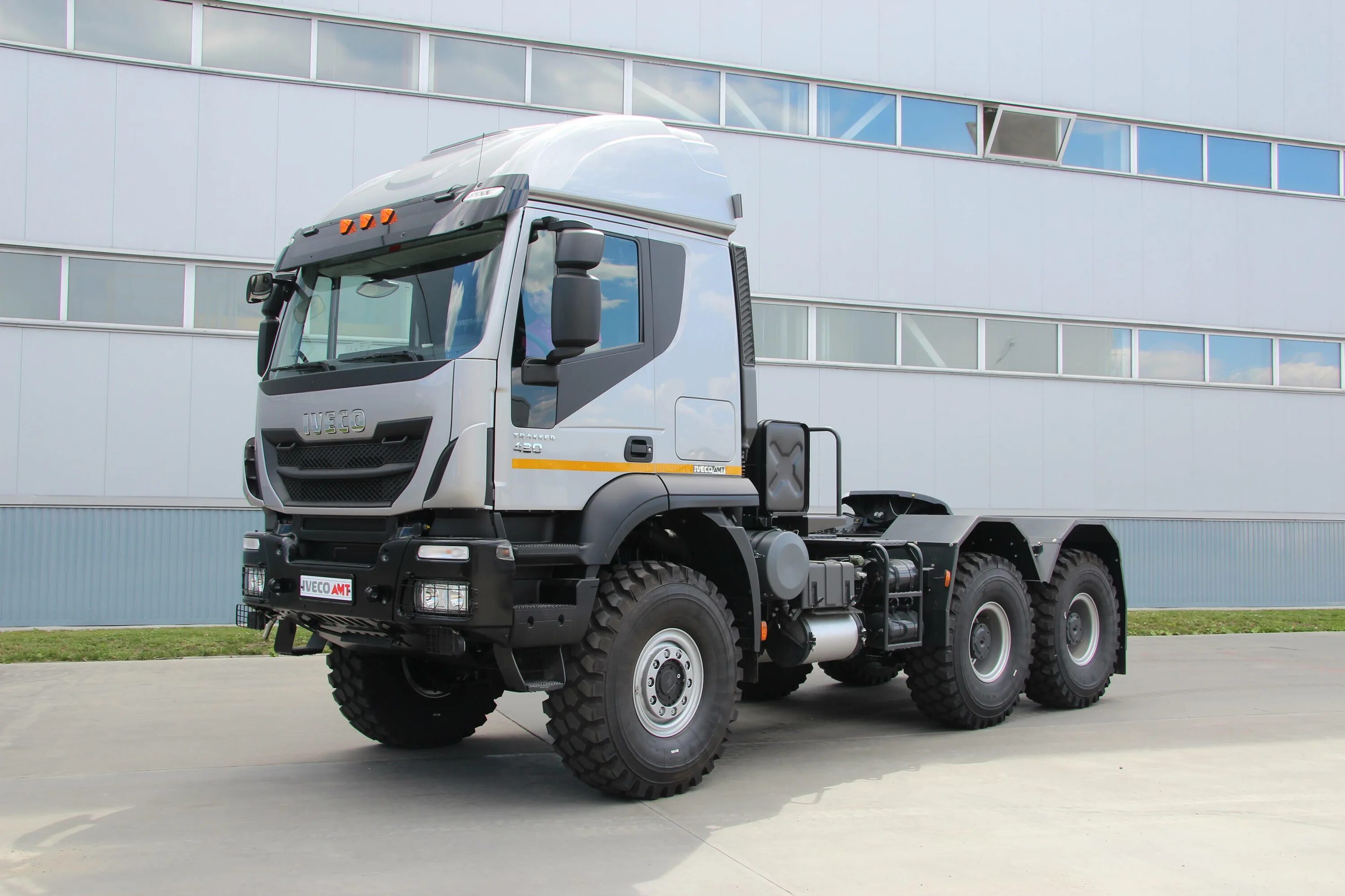 Тягач «Iveco-AMT 633910. Тягач Ивеко Траккер АМТ 633910. Ивеко трекер 6х6 седельный тягач. Ивеко-АМТ 633910 6х6. Купить тягач вездеход