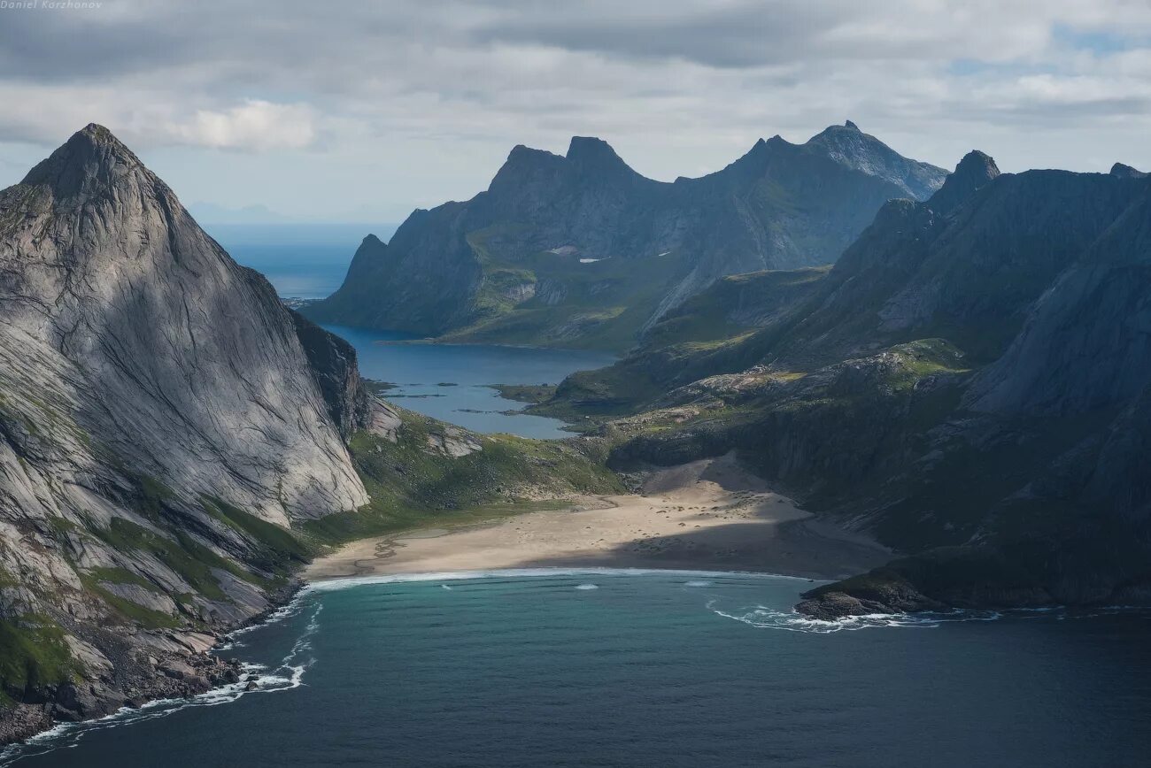 Норвегия высота над уровнем моря. Лофотенские острова, Норвегия. Лофотенские острова бухта. Рейне Лофотенские острова Норвегия. Лофотенский архипелаг.