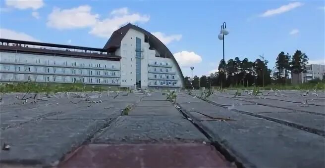 Брезж щий рассвет руш щееся здание