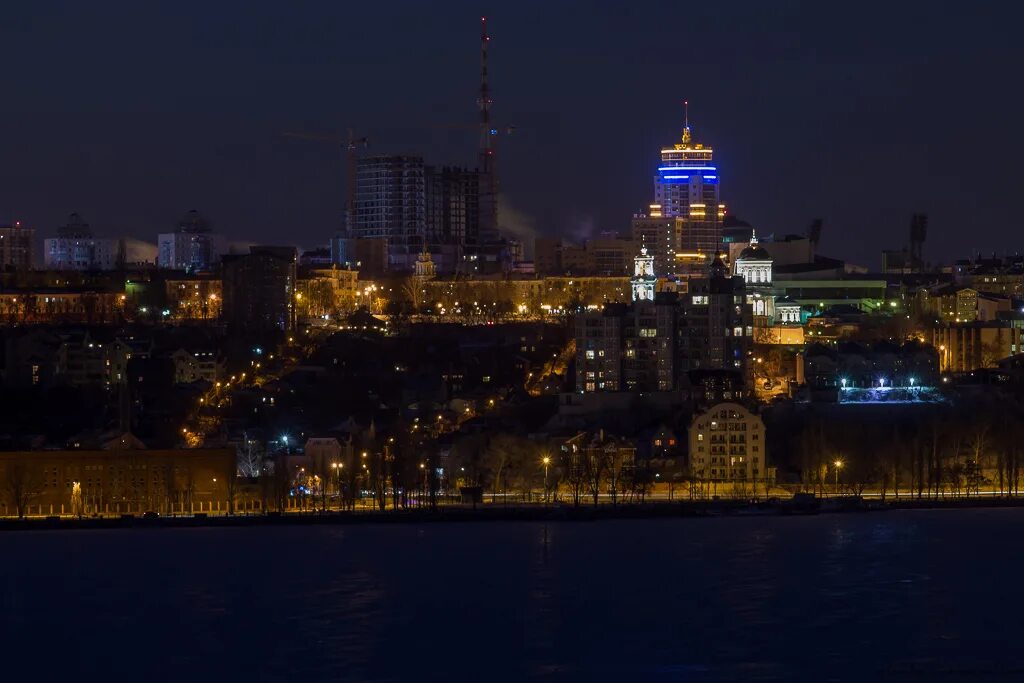 ночной воронеж. воронеж работы вечером. воронеж набережная ночью. воронеж панорама набережной. город воронеж набережная.
