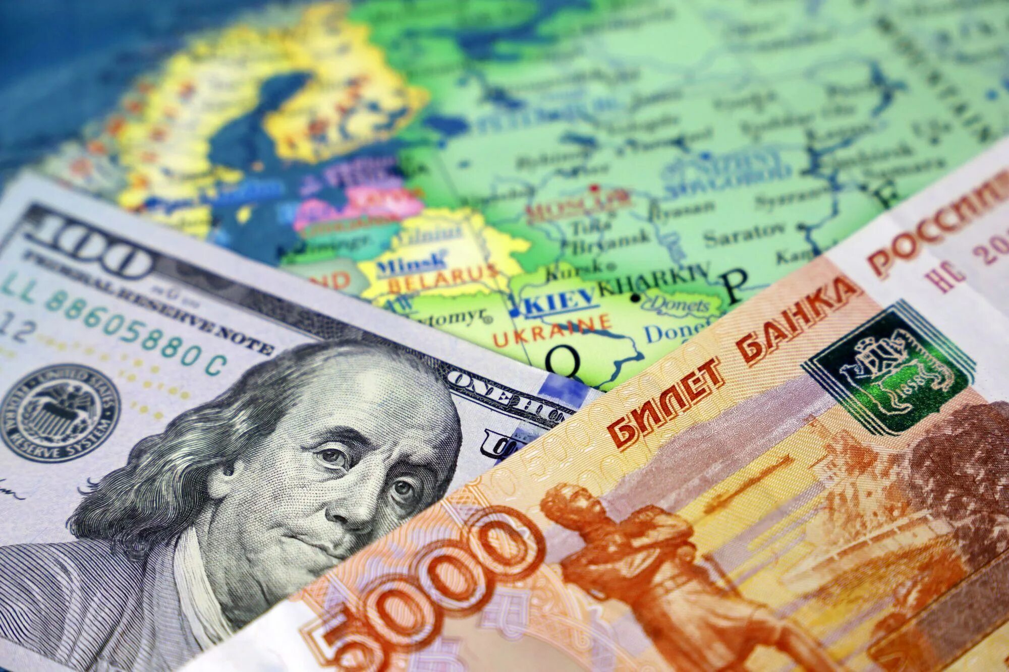 Dollar jpg. Доллар фото. 3000 долларов в рублях. Доллары в рубли. Ослабление валюты.