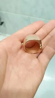 Почему от золота остаются черные