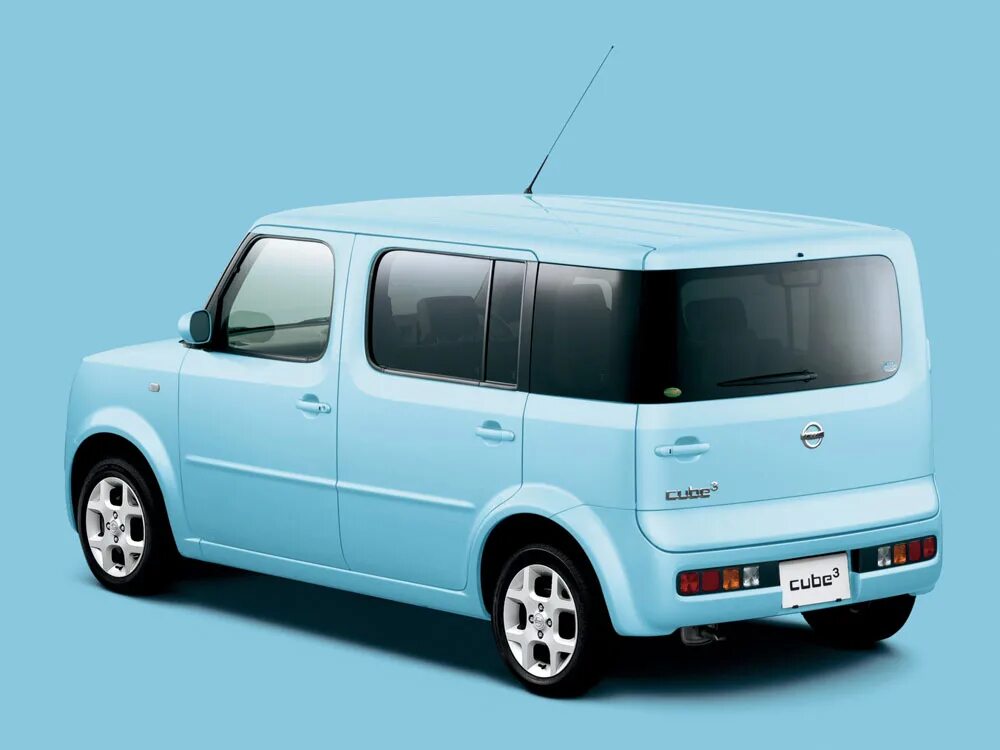 Cube фото. Nissan Cube z13. Nissan Cube 2002. Nissan Cube Cubic 2002. Ниссан куб 13.