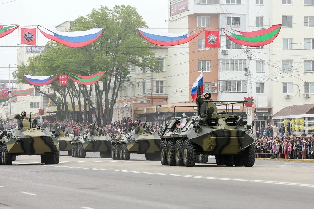 Армия приднестровья численность. Танки Приднестровья. Танки ПМР парад. Парад танков в Тирасполе. Парад в Тирасполе 1992.