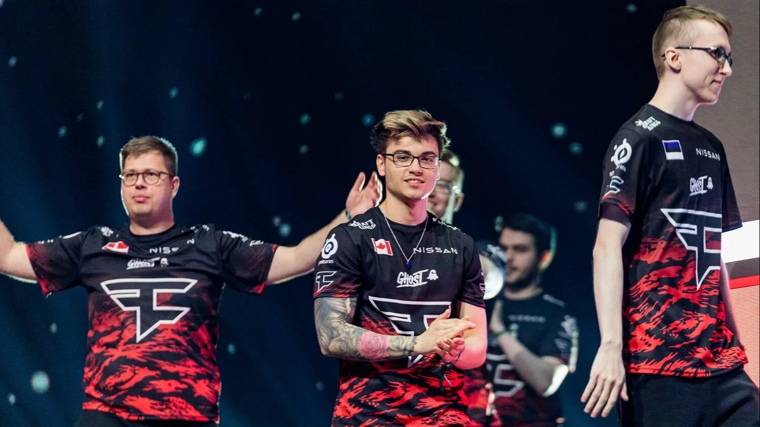 Тим спирит против фейз. FAZE Clan 2022. FAZE Clan Major 2022. Антверпен 2022, FAZE Clan. Major CS go 2022 Кубок.