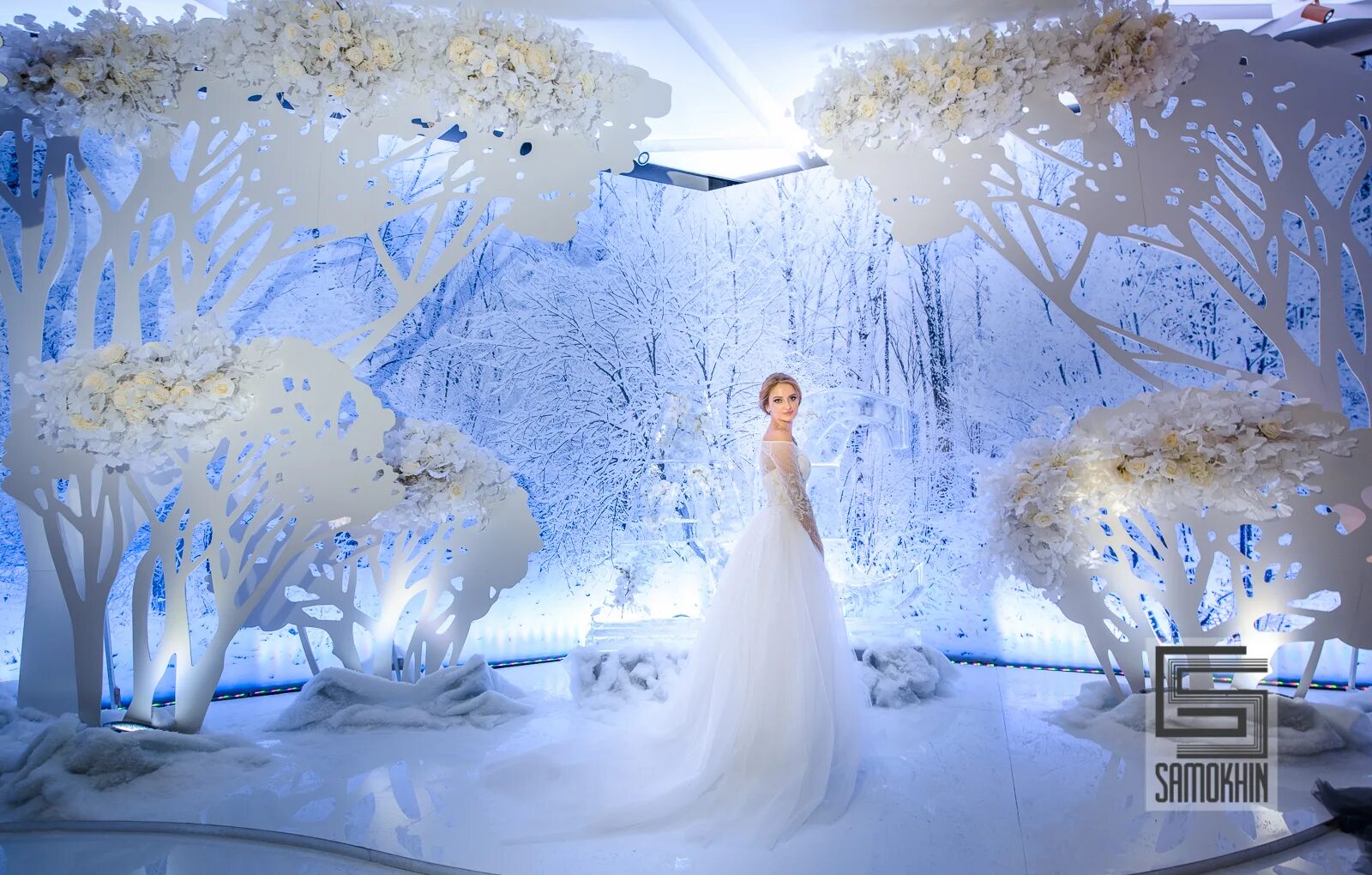 Новогодние декорации в фотостудии. Винтер вандерленд. Свадьба зимняя сказка. Зимний декор зала. Фотозоны на новый год.