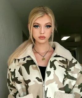 Блондинка блоггер русский