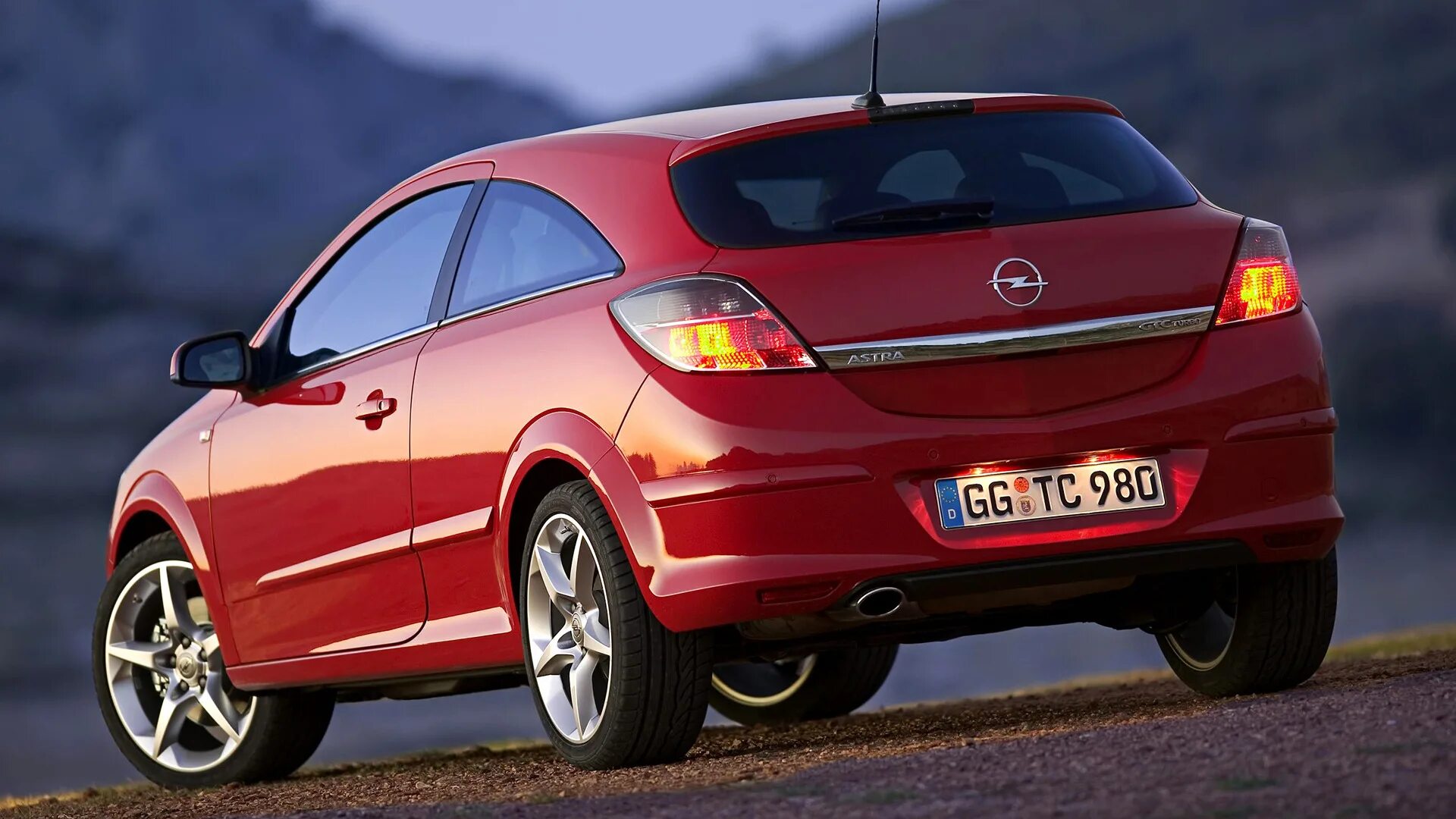 Opel Astra GTC 2005. Opel Astra h GTC. 3х дверные хэтчбеки