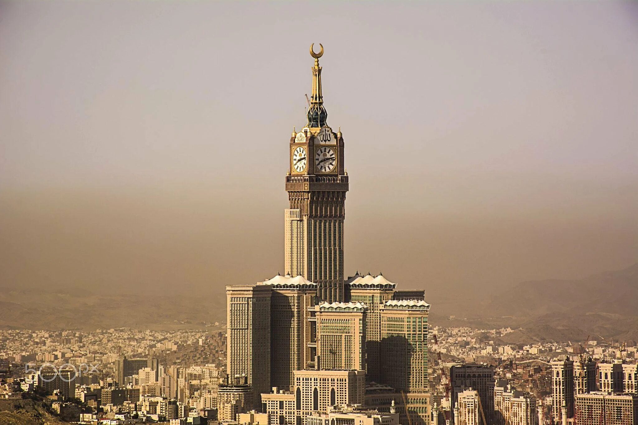 Часовая башня Абрадж Аль-Бейт. Абрадж Аль-Бейт (часовая Королевская башня). Абрач альбейт Саудовская Аравия. Часовая башня комплекса Абрадж Аль-Бейт, Мекка (Саудовская Аравия). Высотные часы