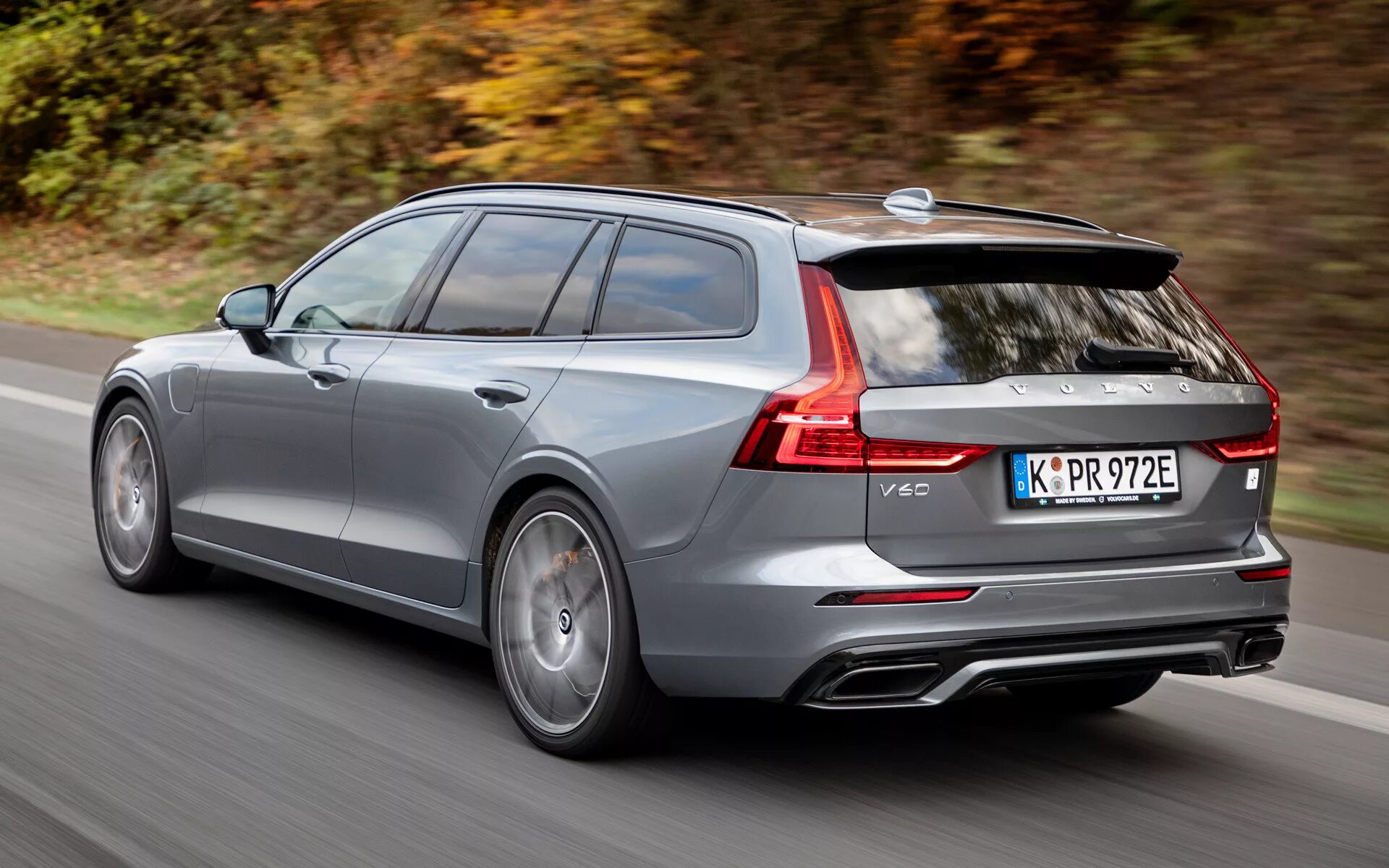 Купить хороший универсал. Volvo универсал v60. Volvo v60 универсал 2020. Volvo v60 t8. Вольво v60 2019.