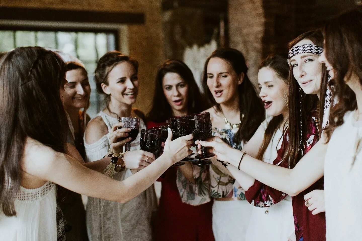 Бохо хиппи вечеринка. Пикник хиппи. Бохо вечеринка. Вечеринка в стиле богемиан хиппи. Вечеринка в богемном стиле.