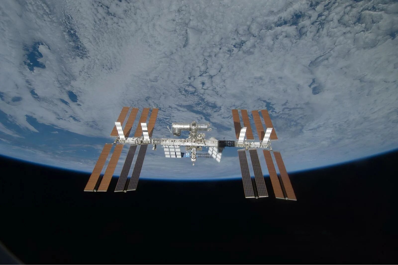 мкс станция космическая орбита. спутник мкс. международная космическая станция мкс. международная космическая станция iss. космическая орбитальная станция мкс.