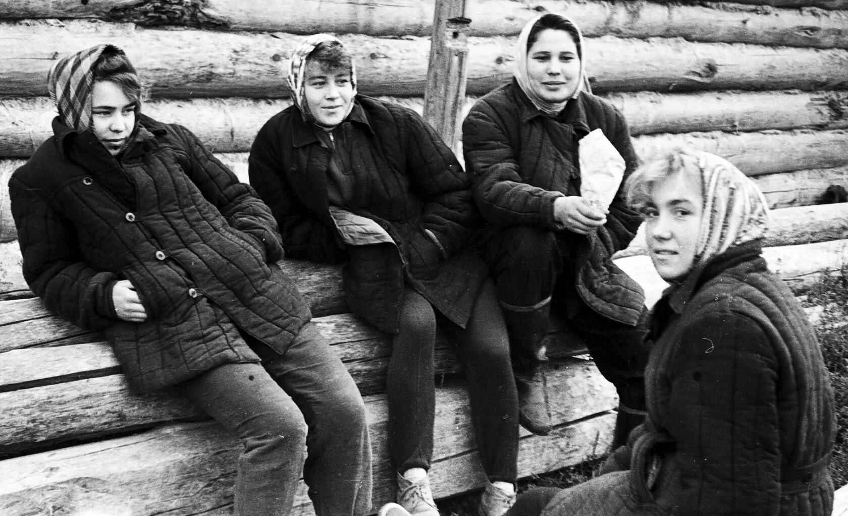 одежда которую носили деревенские ребята вместо курток