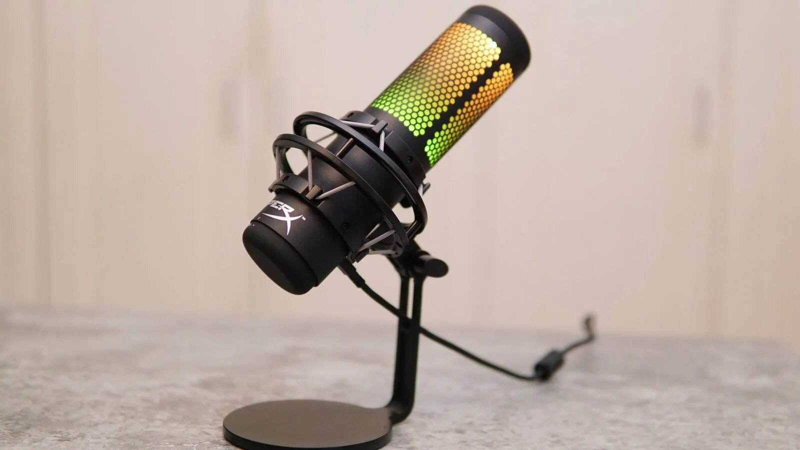 Купить микрофон razer. Микрофон Razer Quadcast. Микрофон Razer Siren Mini. Микрофон рейзер с подсветкой. Микрофон Разер Кракер v 3 Pro.