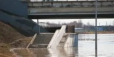 Уровень воды в упе тула сегодня. Разлив Упы в Туле. УПА 2022. Тула набережная Дрейера подтопление. Тула мост на реке УПА.