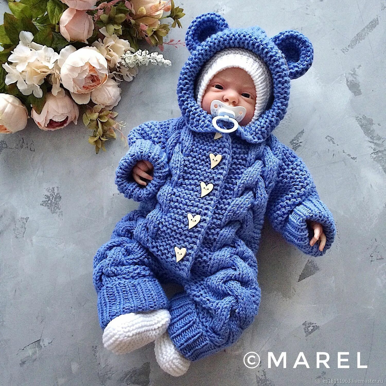 детские вязаные комбинезоны для новорожденных. мк комбинезон для новорожденного спицами 0-3 месяцев. комбинезон для новорожденного спицами. вязаный комбинезон для новорожденных. комбинезон для новорожденных 0 3.