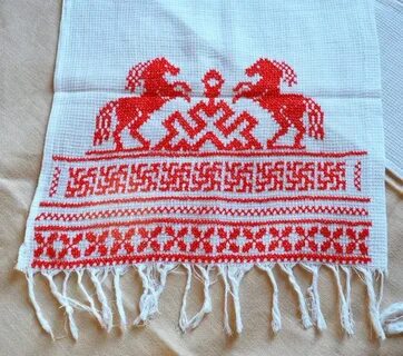 Народная вышивка на полотенце