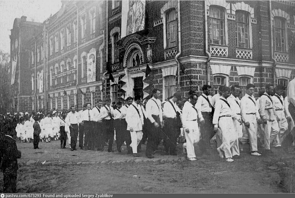 1941 го. Первомайская демонстрация 1941. 1 мая 1941 года демонстрация. май 1941 года. парад 1мая в риге в 1941г.