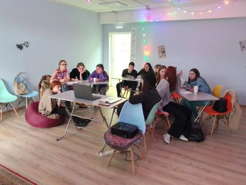 Центр подросток. Кинотерапия в психологии. Центр подросток великий новгород. Юность город ефремов. Подростковый центр.