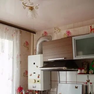 Натяжной потолок на кухню с колонкой