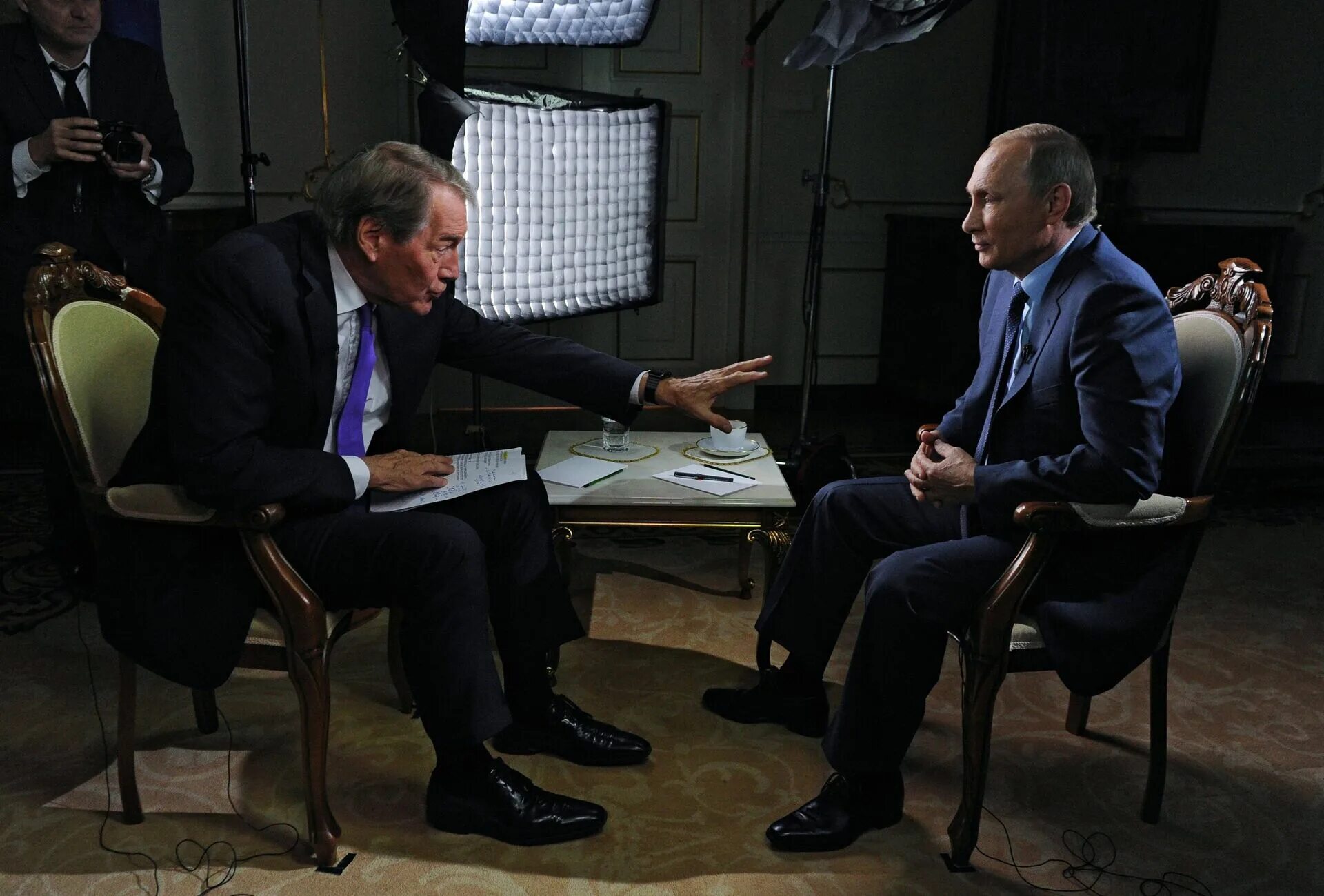 Интервью cbs. Путин чарли роуз. путин интервью. путин интервью американскому журналисту. интервью путина журналистам.