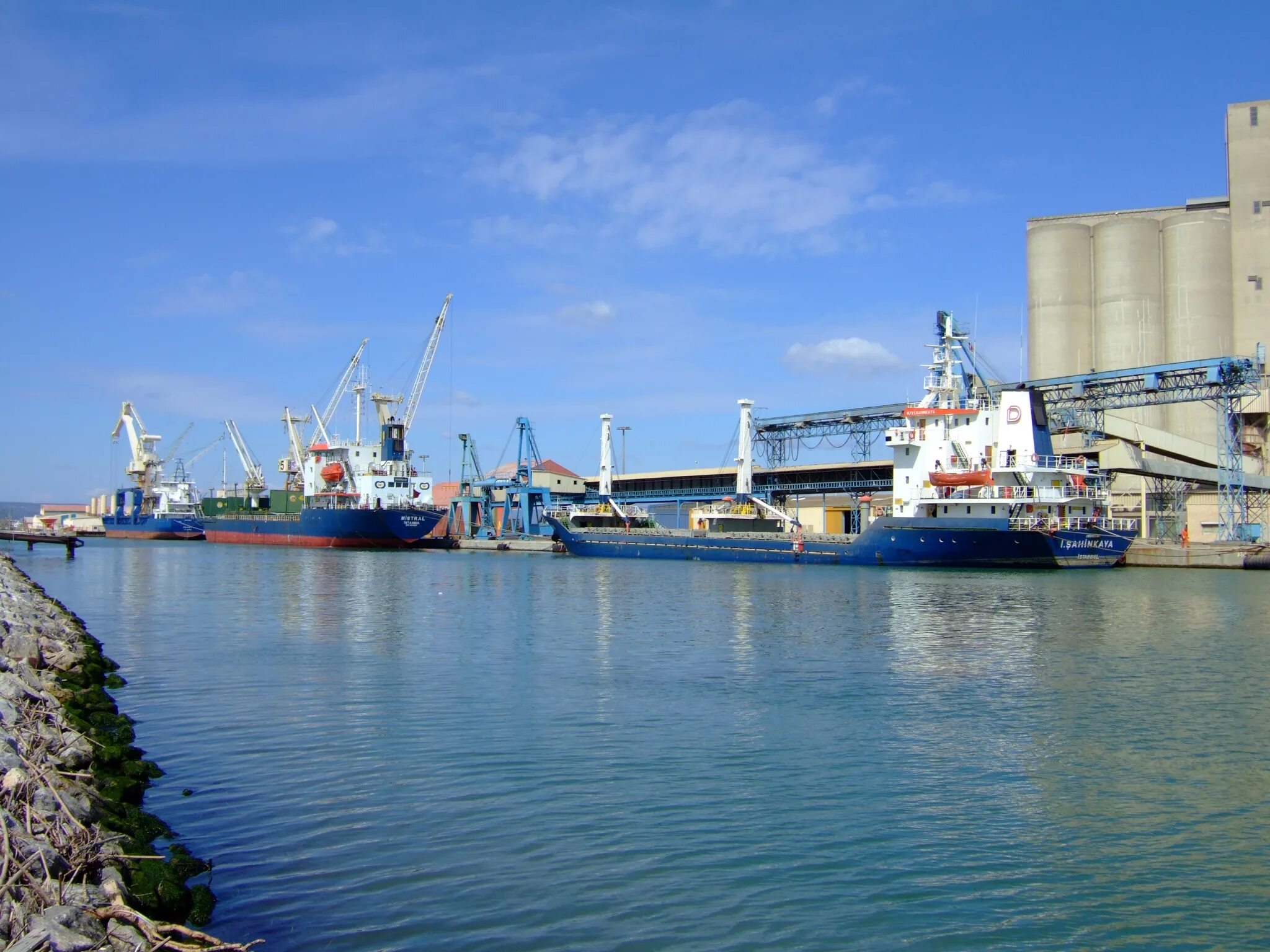 Порт i port. Порт ла нувель. порт скаген. торговый порт благовещенск. волгоградский торговый порт.