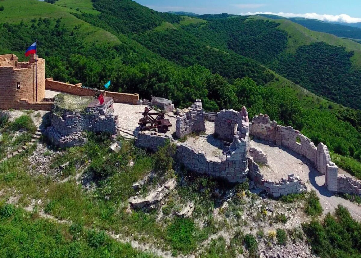 кабардинка грозовые ворота. кабардинка грозовые ворота. кабардинка декорации грозовые ворота. грозовые ворота кабардинка. грозовые ворота псков.