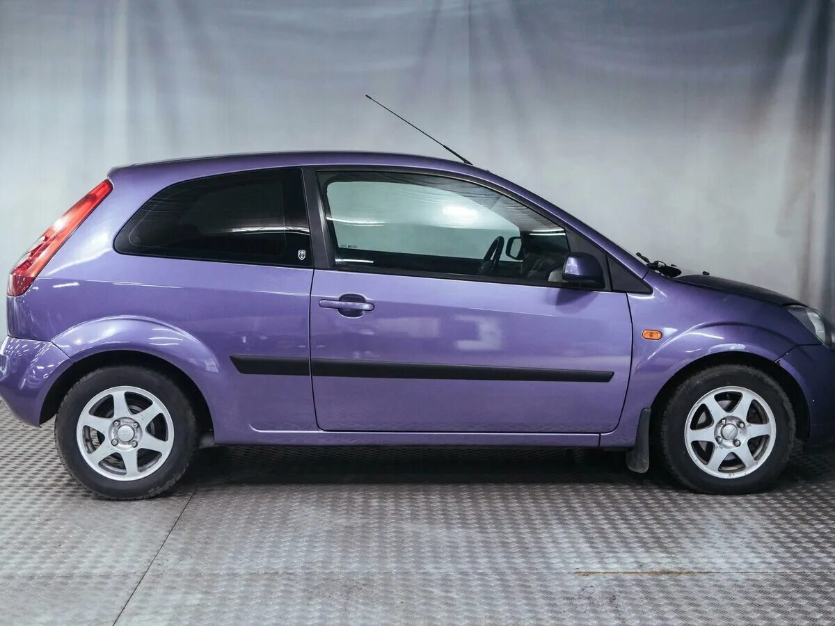 Форд фиеста 5. Фиеста екатеринбург. Ford fiesta 2005 салон. Ford fiesta 2006 1. 4.