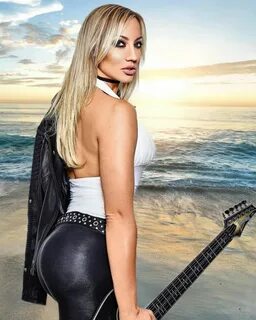 Nita Strauss Boobs.